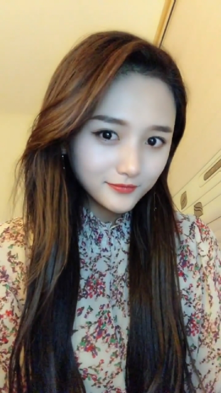 淡然一笑的第一张照片--沈阳相亲服务中心