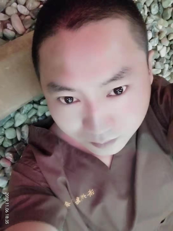 红枫叶的第一张照片--沈阳相亲服务中心