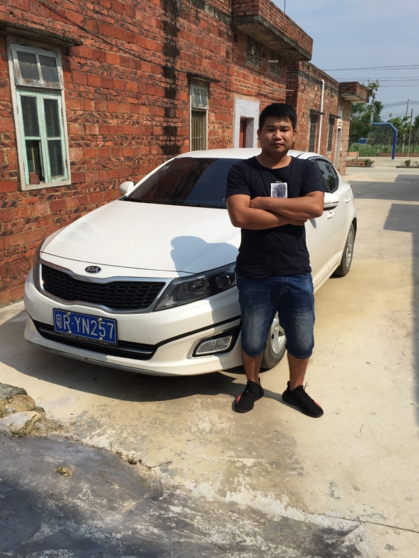 独坐街头的第三张照片--沈阳相亲服务中心