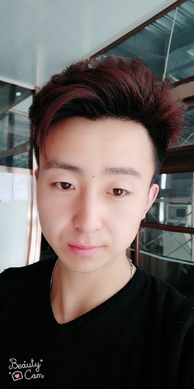 拼命微笑的第三张照片--沈阳相亲服务中心