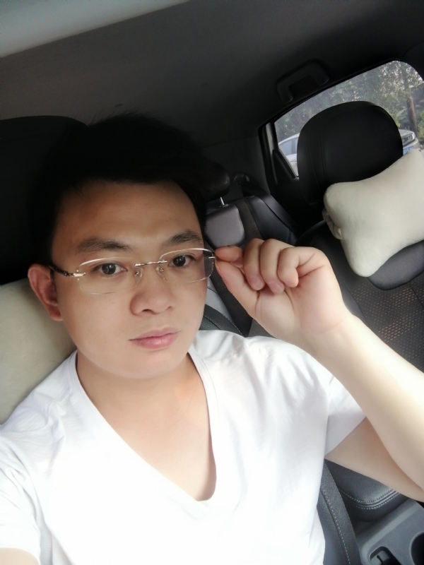 幸福的拥抱的第二张照片--沈阳相亲服务中心