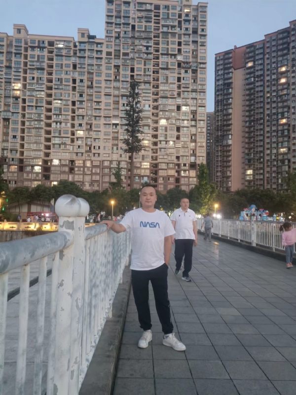 寂寞的男人的第一张照片--沈阳相亲服务中心