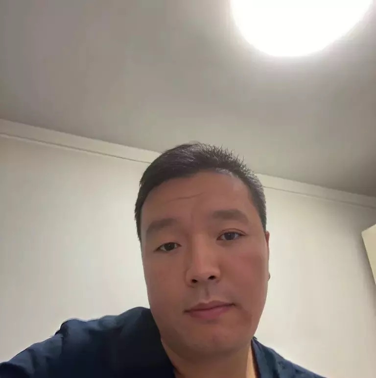 穿唐装的松鼠的第一张照片--沈阳相亲服务中心