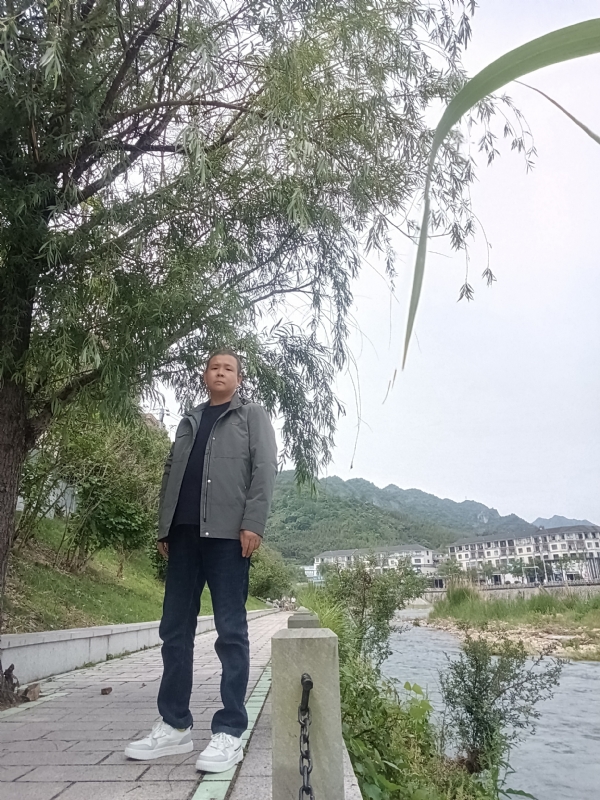 飞雪飘零的第一张照片--沈阳相亲服务中心