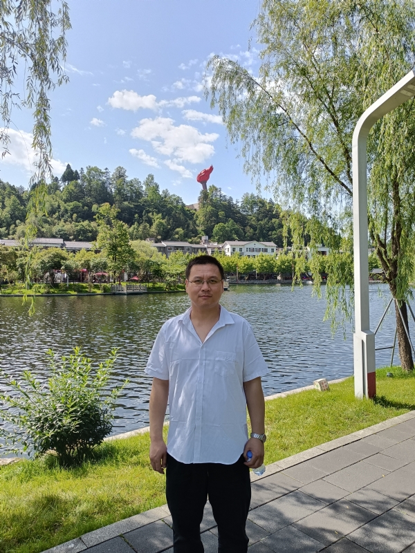 风雨相伴的第一张照片--沈阳相亲服务中心