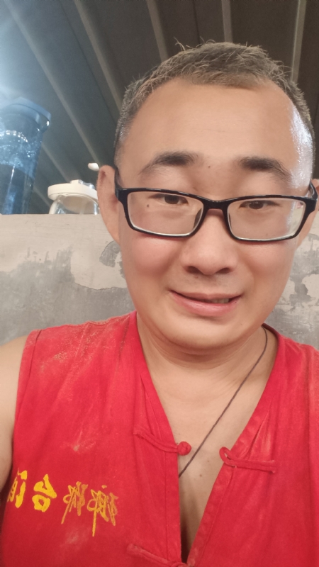 黑黑一笑的第二张照片--沈阳相亲服务中心