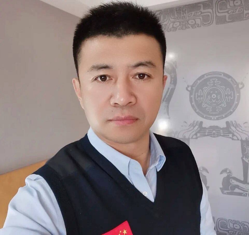 生在红旗下的第一张照片--沈阳相亲服务中心