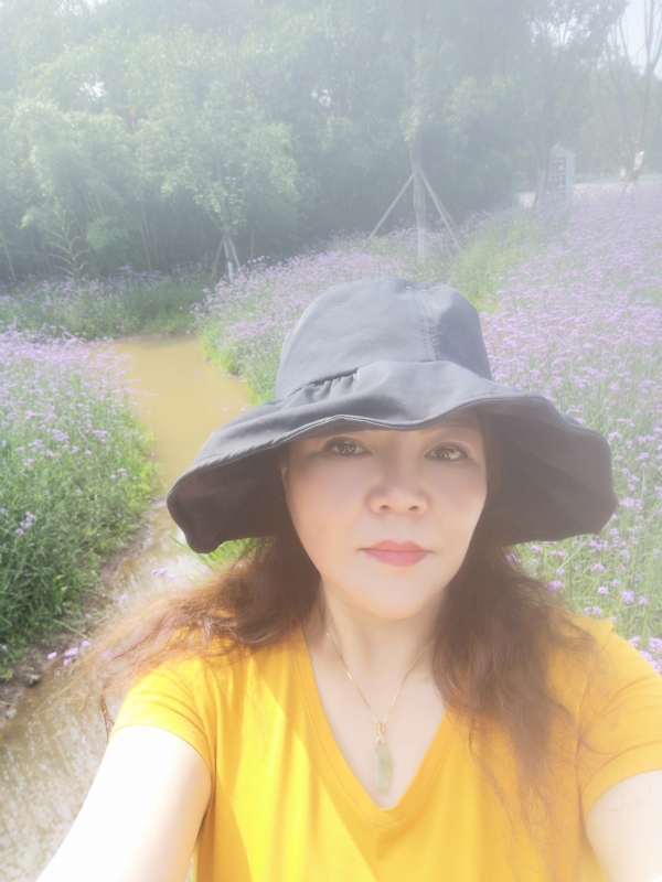 宛霞的第三张照片--沈阳相亲服务中心